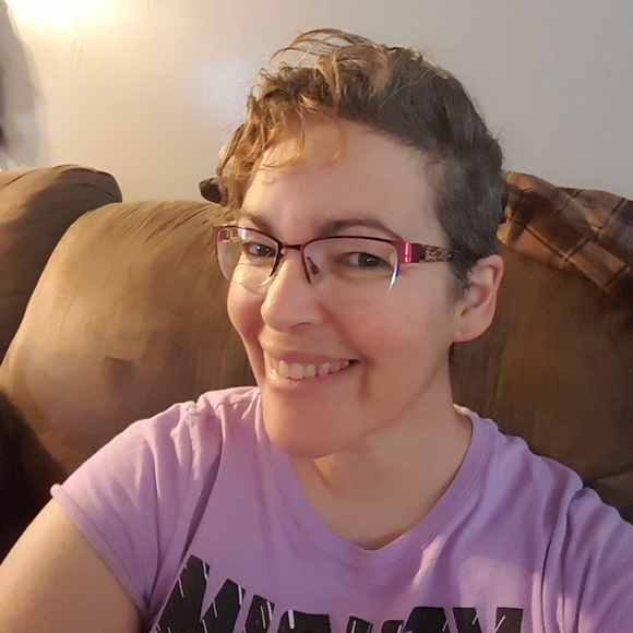 Meet your Posher, Liz - Picture 1 of 1